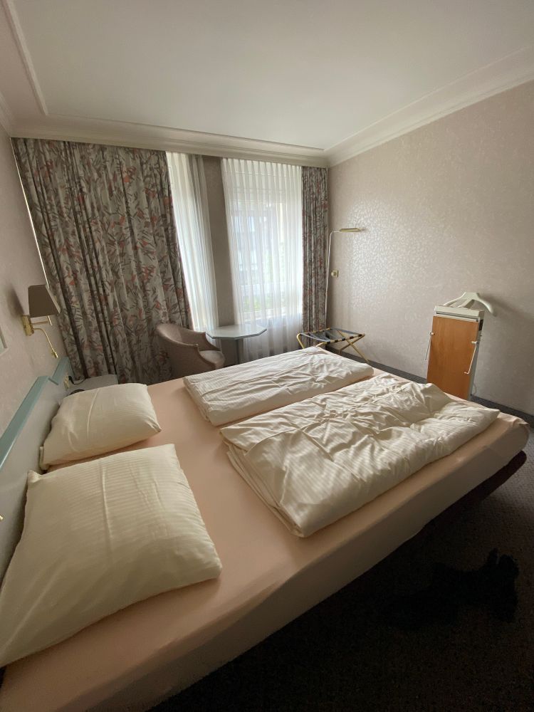 (Photo) 70s style hotel room, complete with waterbeds and trouser press