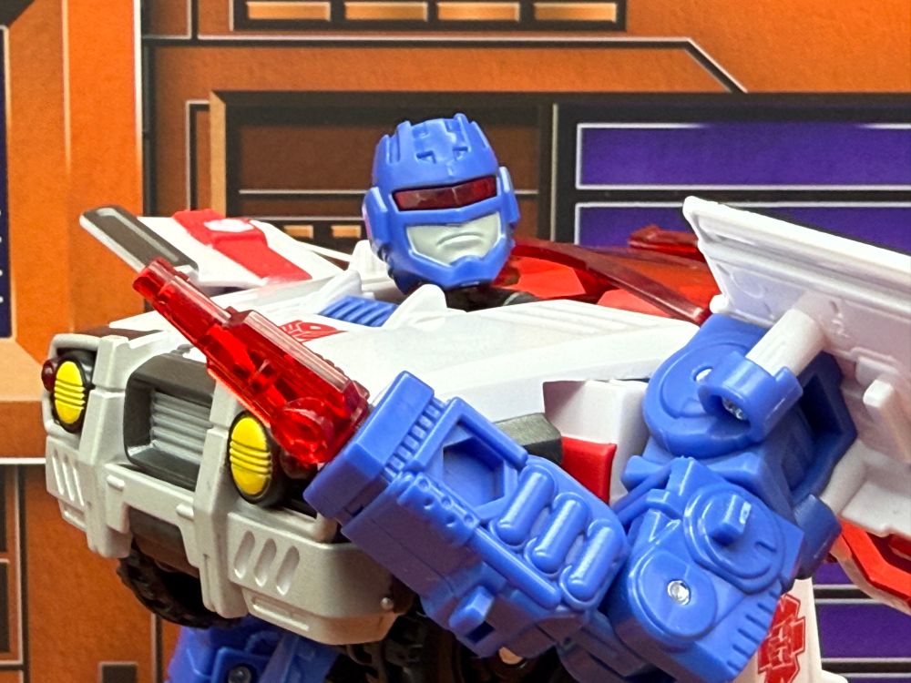 Transformers: Age of the Primes Voyager Autobot Red Alert