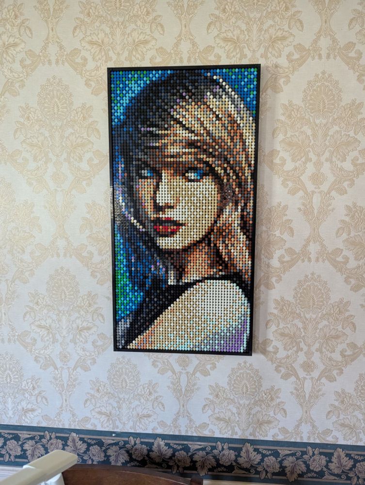 2 LEGO Art Jim Lee Batman Collection 31205 transformed into Taylor Swift.