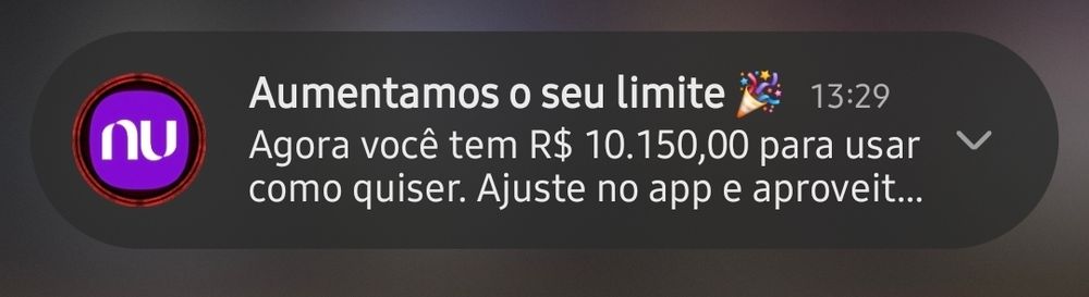 Printt de uma notificação do Nubank informando sobre o aumento de limite do cartão. 