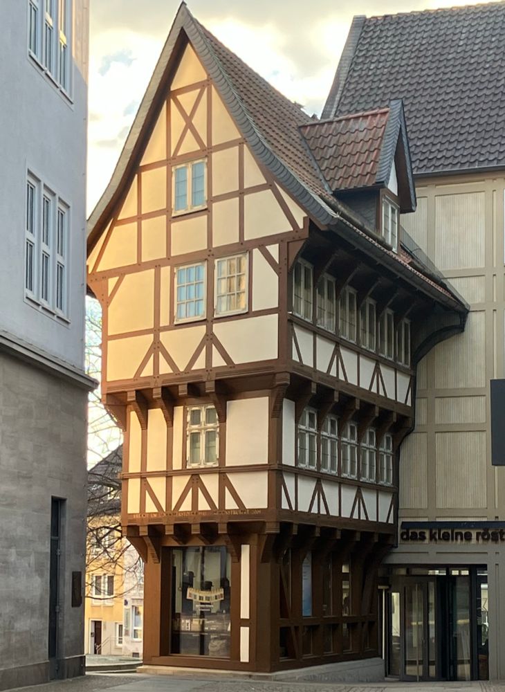 Foto von dem umgestülpten Zuckerhut, einem Fachwerkhaus