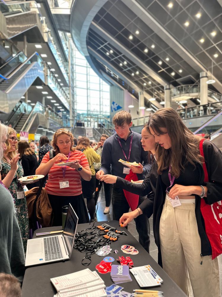guests looking at USB trowels
