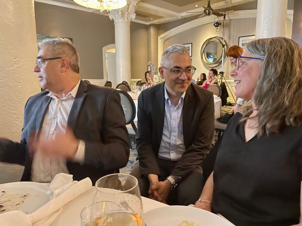 Table chat