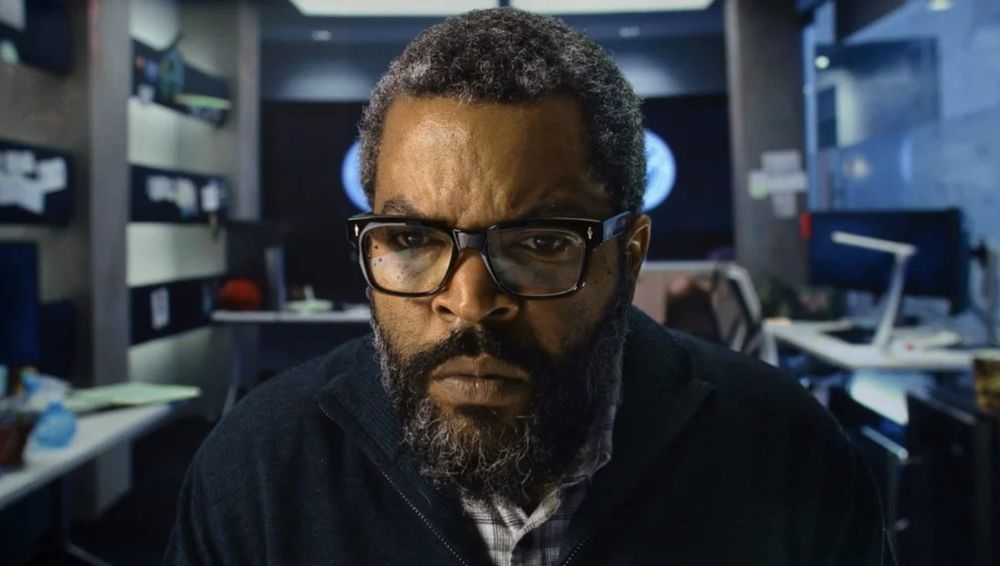 Ice Cube staring hard at a computer screen.