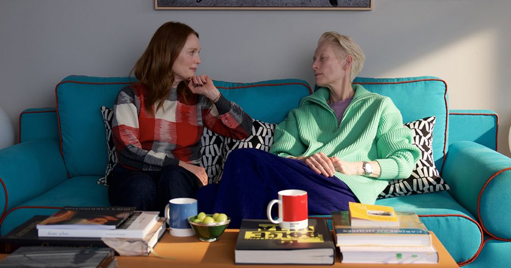 Fotograma de "La habitación de al lado" (2024), de Pedro Almodóvar.