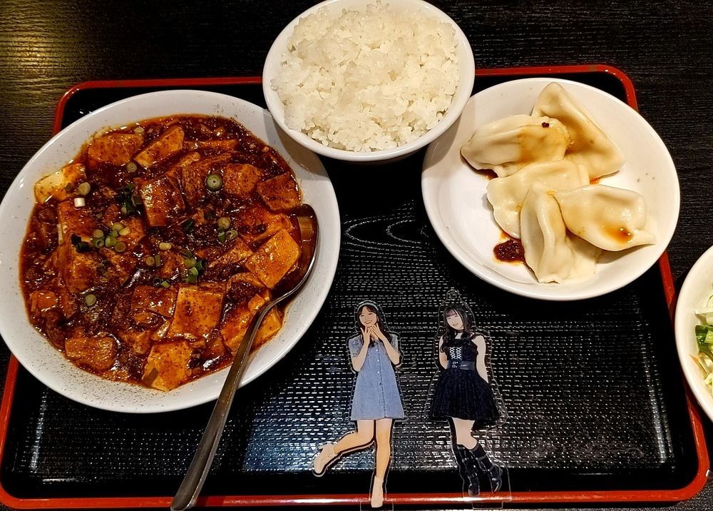 麻婆豆腐！
汗を掻く企画でれみちゃんが食べてたのとは違うけど、麻婆豆腐食べてたのでw(ずっきーがいるのは推しなので)