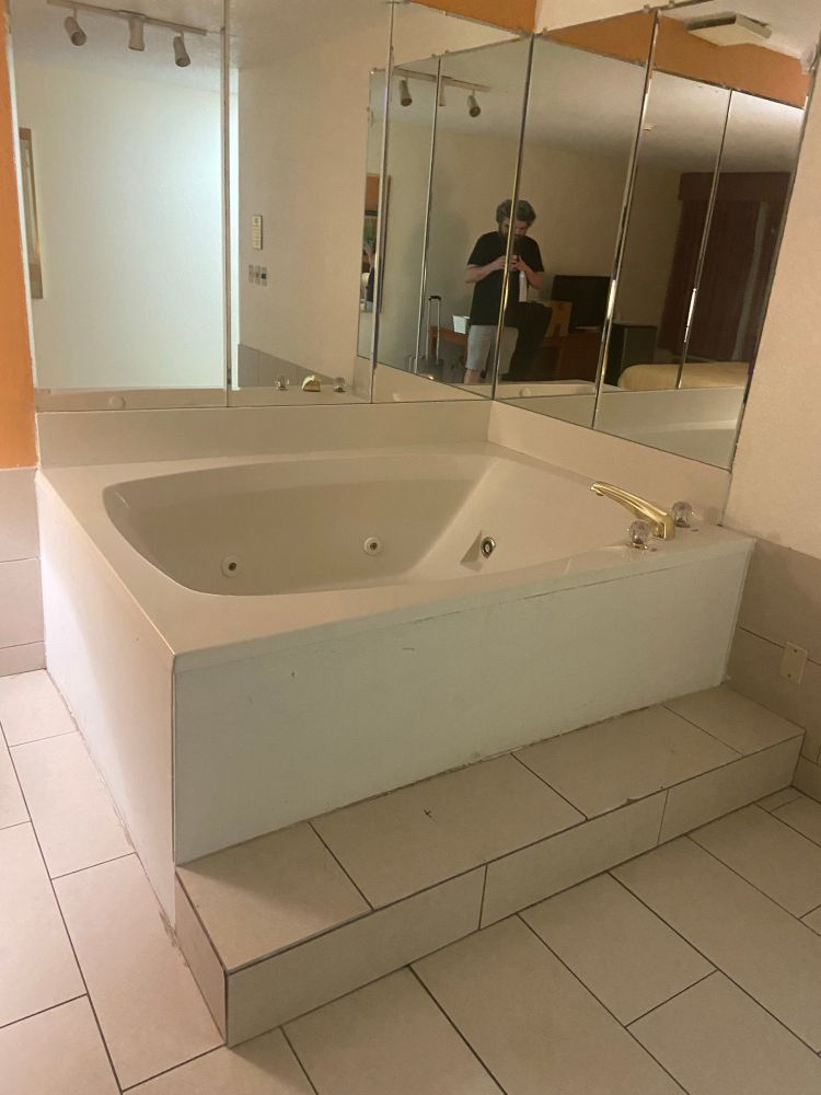 A jacuzzi in a hotel bedroom 