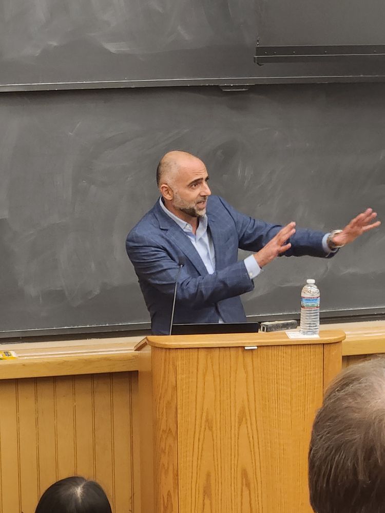 Ali Nouri giving an alumni talk at Princeton for the Department of Molecular Biology. Part of the "Many minds, many stripes" alumni event.