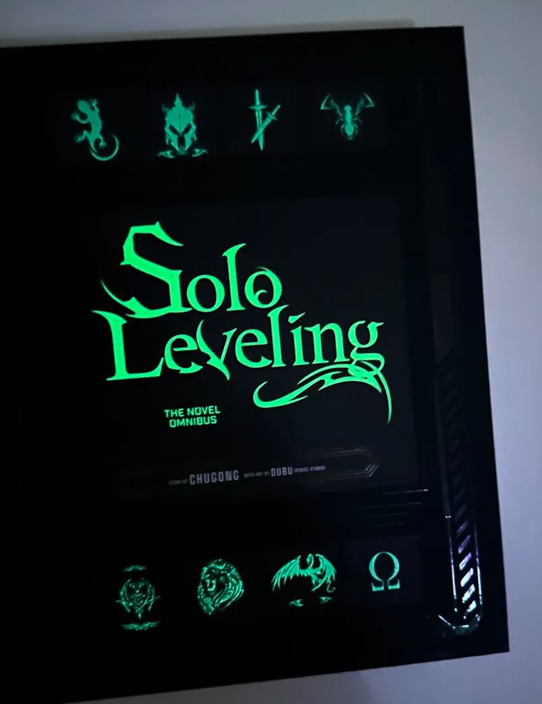 Solo Leveling omnibus novel, glow in the dark cover