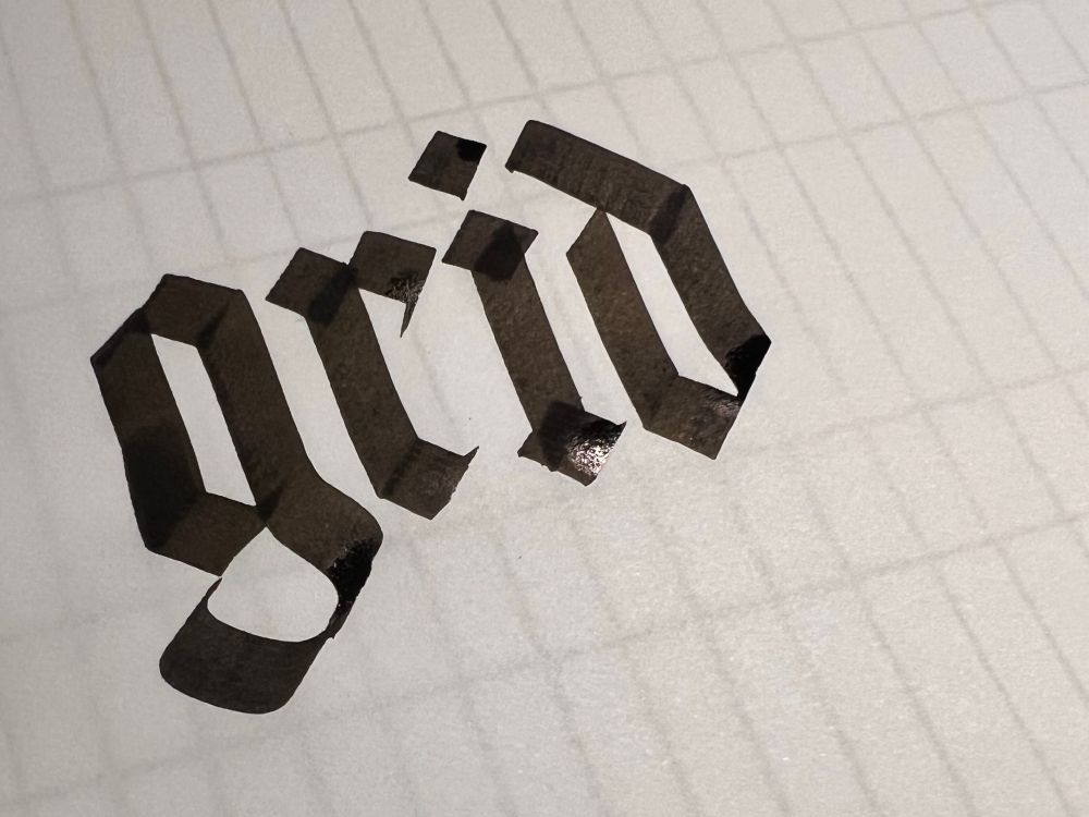 Pilot Parallel, 6 mm. No bleeding or fethering, by the way.