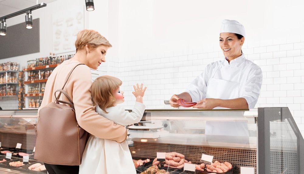 Frau mit täuschend echter Kinderpuppe erschleicht sich 2000 Scheiben Wurst an Fleischtheken