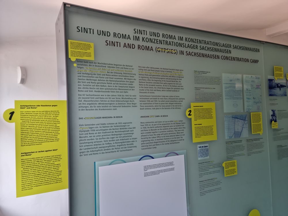 Bild aus der Intervention der Ausstellung "Sinti und Roma im Konzentrationslager Sachsenhausen"
