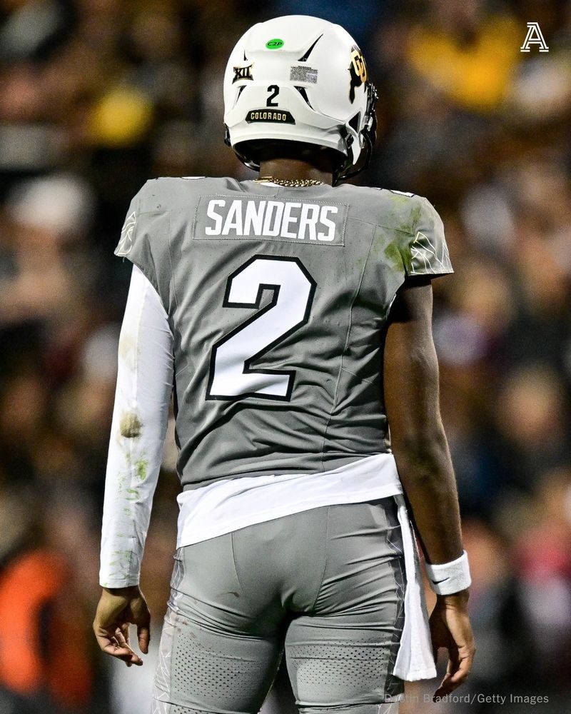 Shedeur Sanders in a football uniform. The ass is flat. 