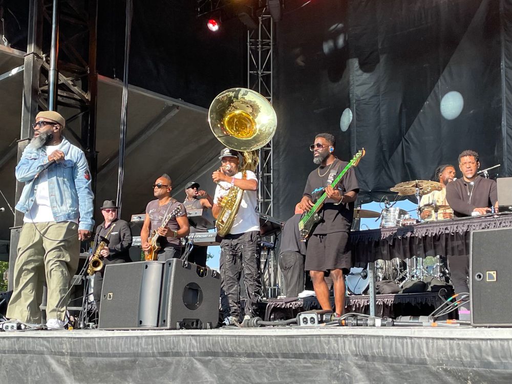 The Roots in concert 