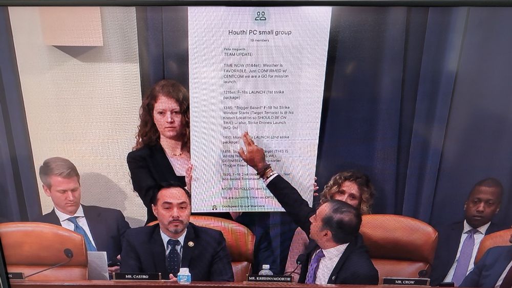 During the 3/26/25 House Intelligence Committee Rep Krishnamoorthi has an aide hold a large poster board of the signal group chat where the DoD discloses TS details of the Houthi war plan.