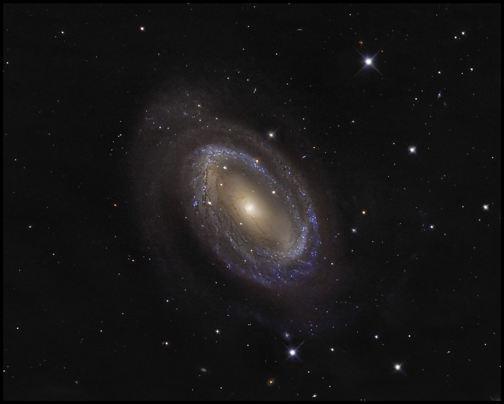 NGC 4725, spiral galaxy