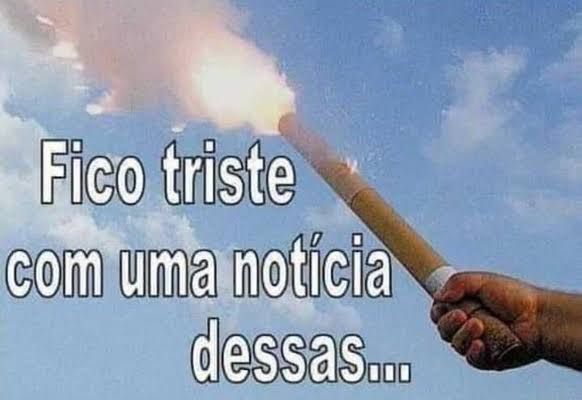 Meme de mão soltando um rojão, com a frase "fico triste com uma notícia dessas..."