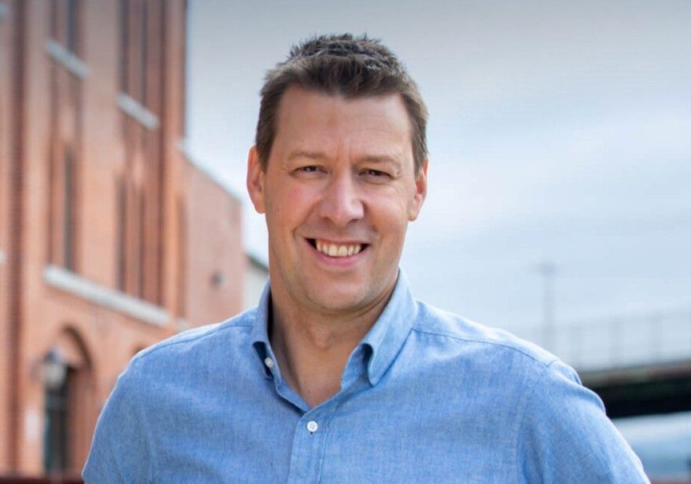 KINGSTON, N.Y. — U.S. Rep. Josh Riley has teamed with, among others, U.S. Rep. Alexandria Ocasio-Cortez, to push a House bill that would ban members of Congress, their spouses, and their dependent …