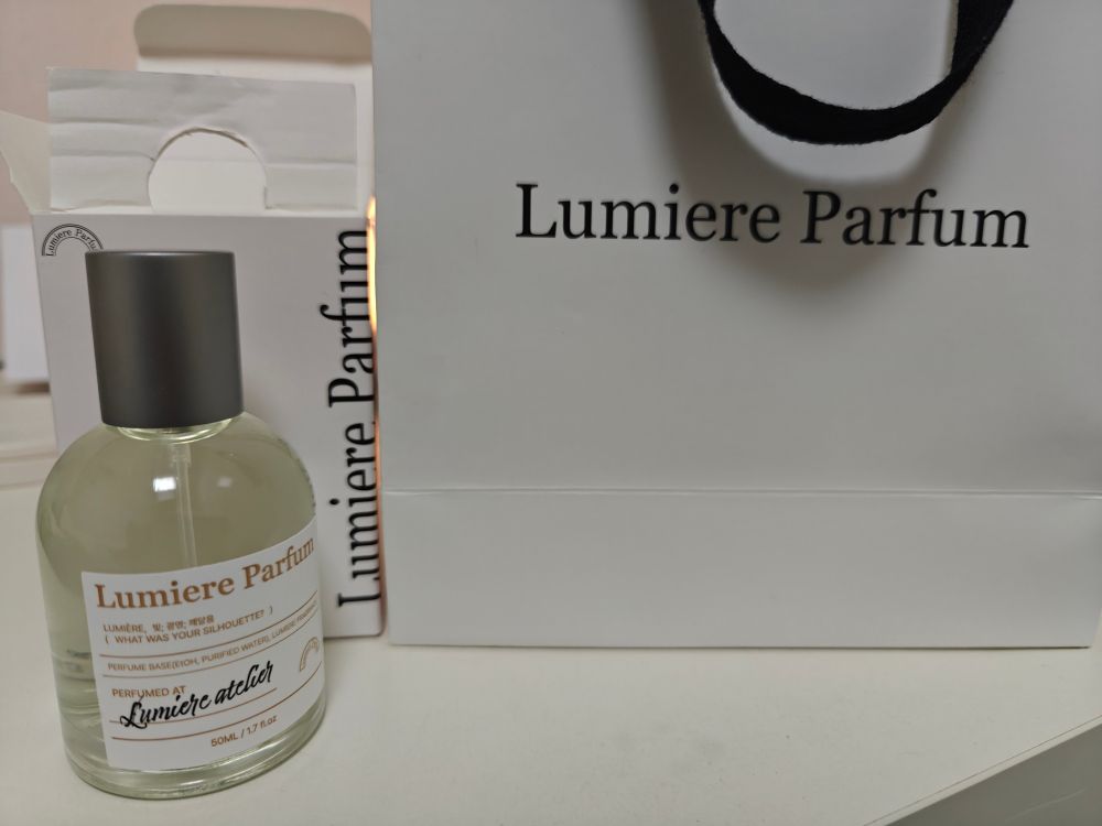 出来上がった香水と紙袋