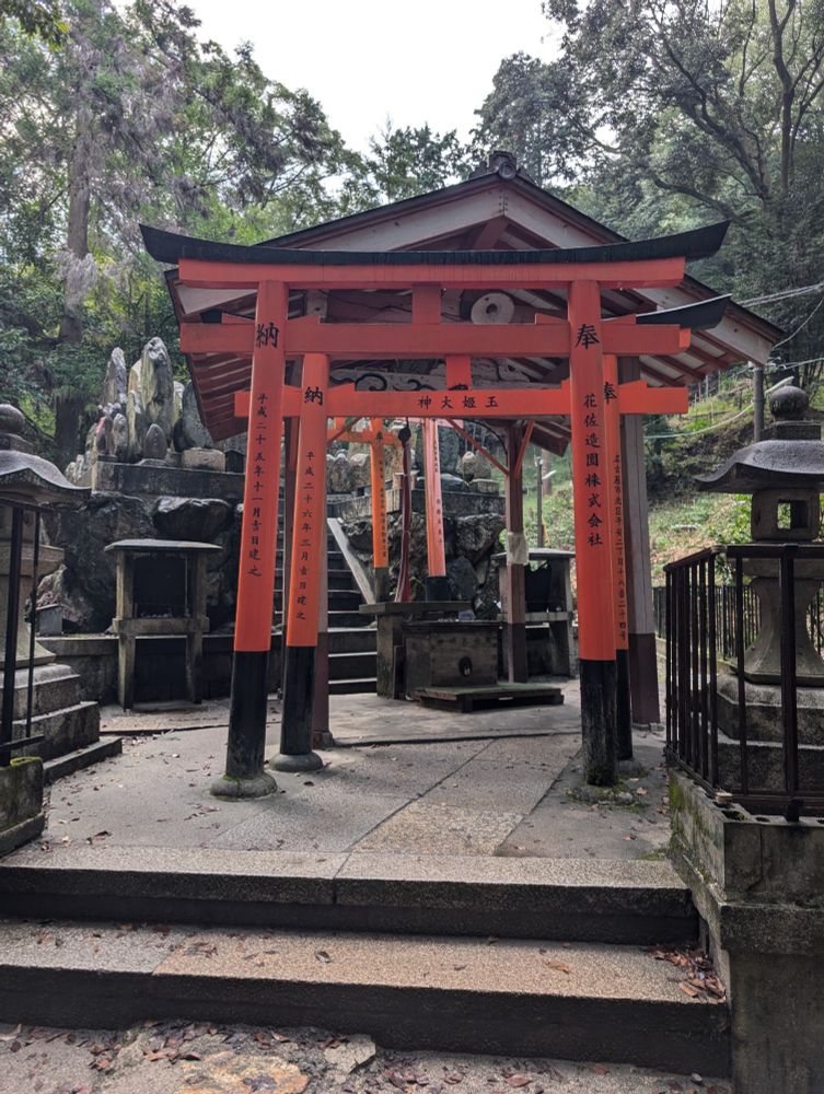 Smaller shrine on the Fushimi Inari grounds