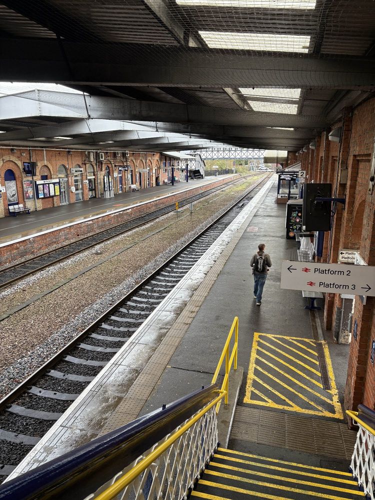a silby, from behind; empty railway station