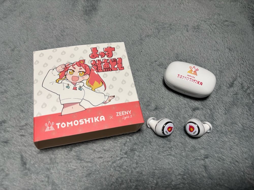 トモシカさんのコラボイヤフォン