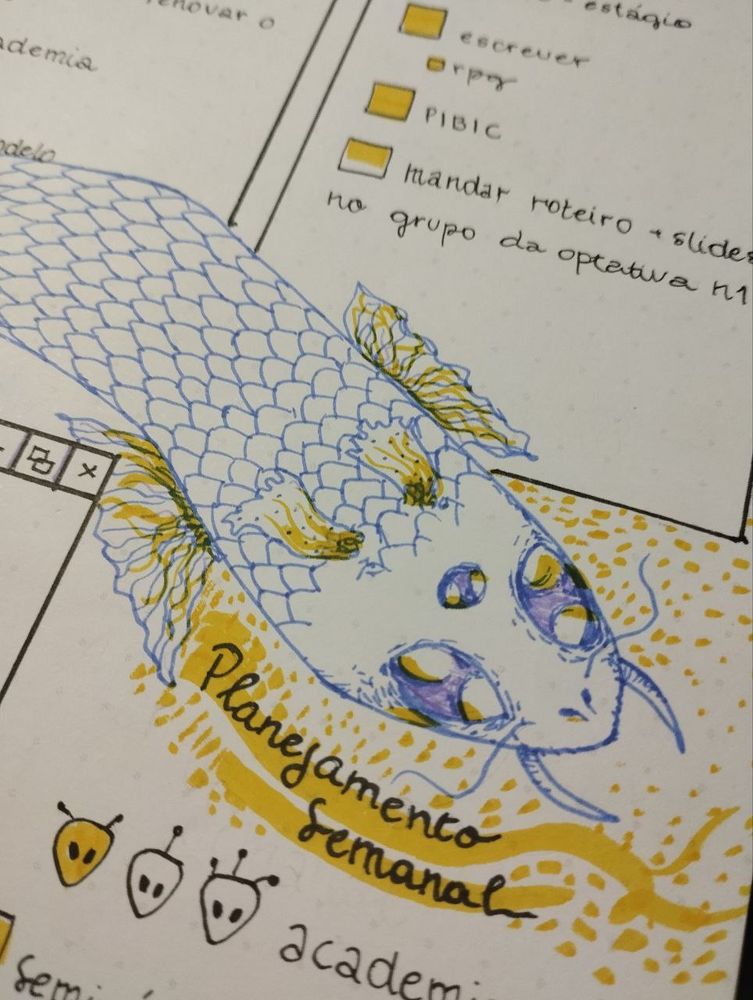 Desenho de bicho não identificado: parece um peixe visto de cima, com escamas laterais, mas tem chifrinhos na borda e três olhos. Talvez seja alienígena. Ele é azul com detalhes em amarelo.
