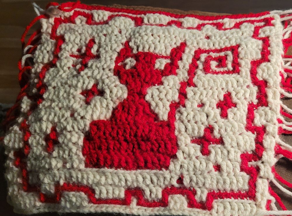 red pixelated cat on a white background, overlay mosaic crochet