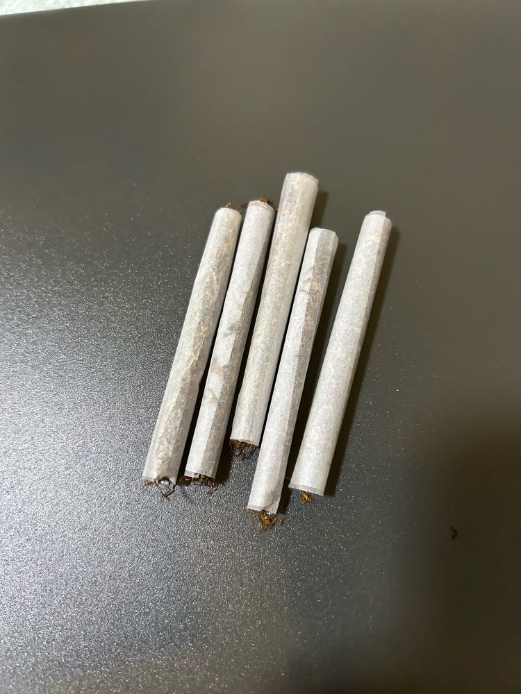 手巻きタバコ
とても怪しい…