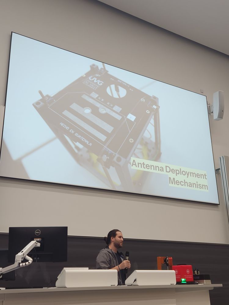 Talk with cubesat in back