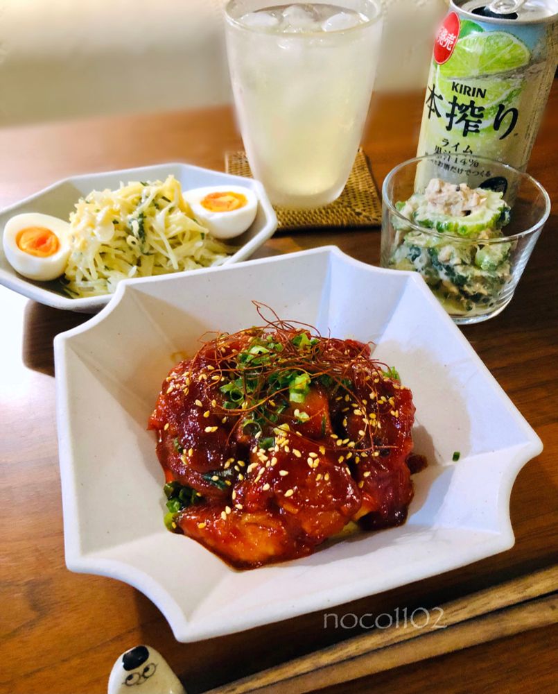 鶏もも肉のヤンニョムチキン、千切りの明太子ポテトサラダ、ゴーヤーのツナマヨ和え、本搾りライムの晩酌