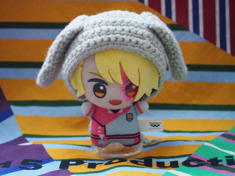 SideM S.E.M 舞田類さん（ちびぐるみ）×垂れ型ウサ耳帽子。かぎ針編みで制作。