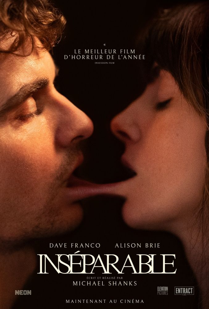 Affiche du film Inseparable.
On y voit James Franco a gauche et Alison Brie a droite, être proche comme s'ils s'embrassaient mais leur lèvre inférieur a fusionné