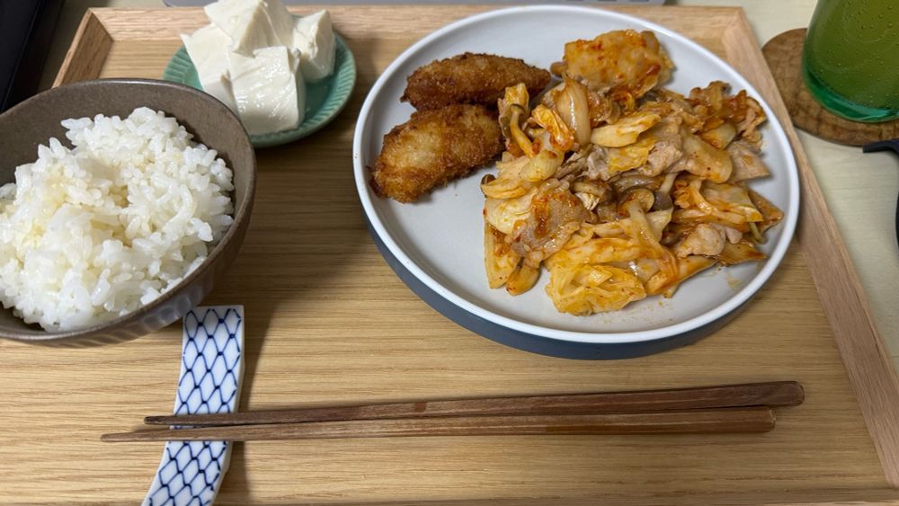 豚キムチ、冷奴、ささみフライ、白ごはん
