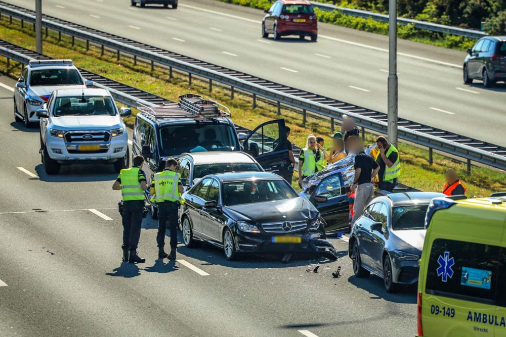 Kettingbotsing op A28 bij Amersfoort: meerdere gewonden en lange files