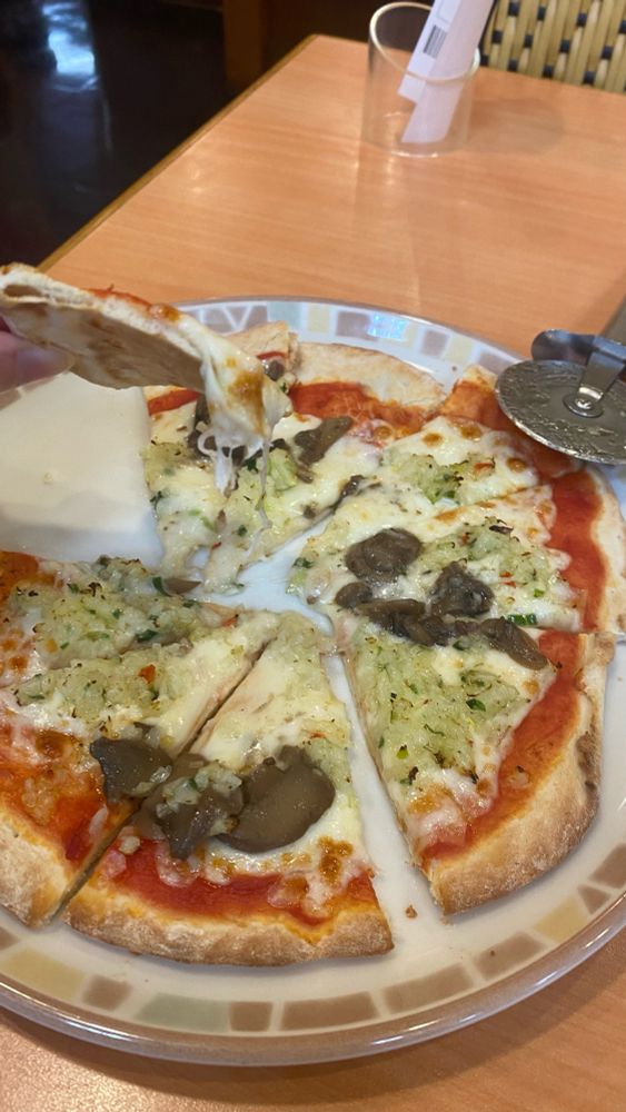 今月からきのこと野菜のピザにハマっている