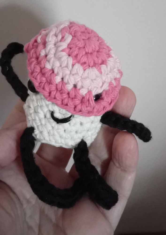 Le chamallow du post précédent mais avec son slip sur la tête.