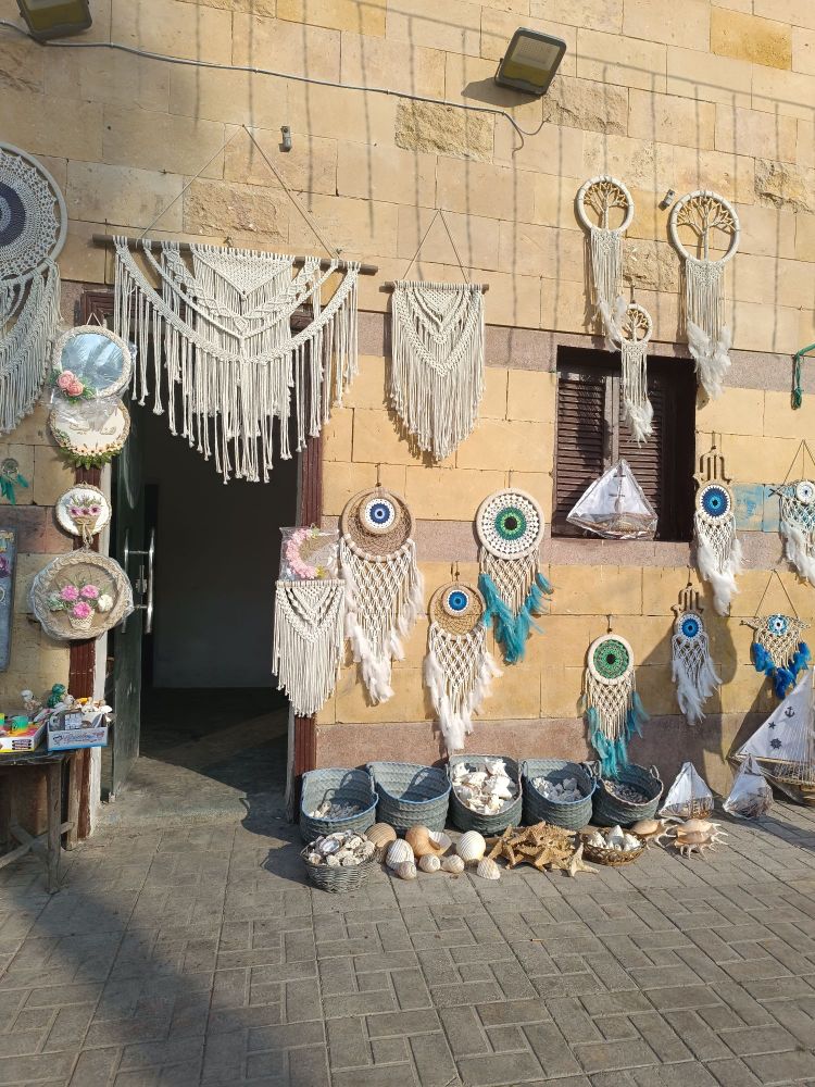 Handmade
blue and white
mecrame