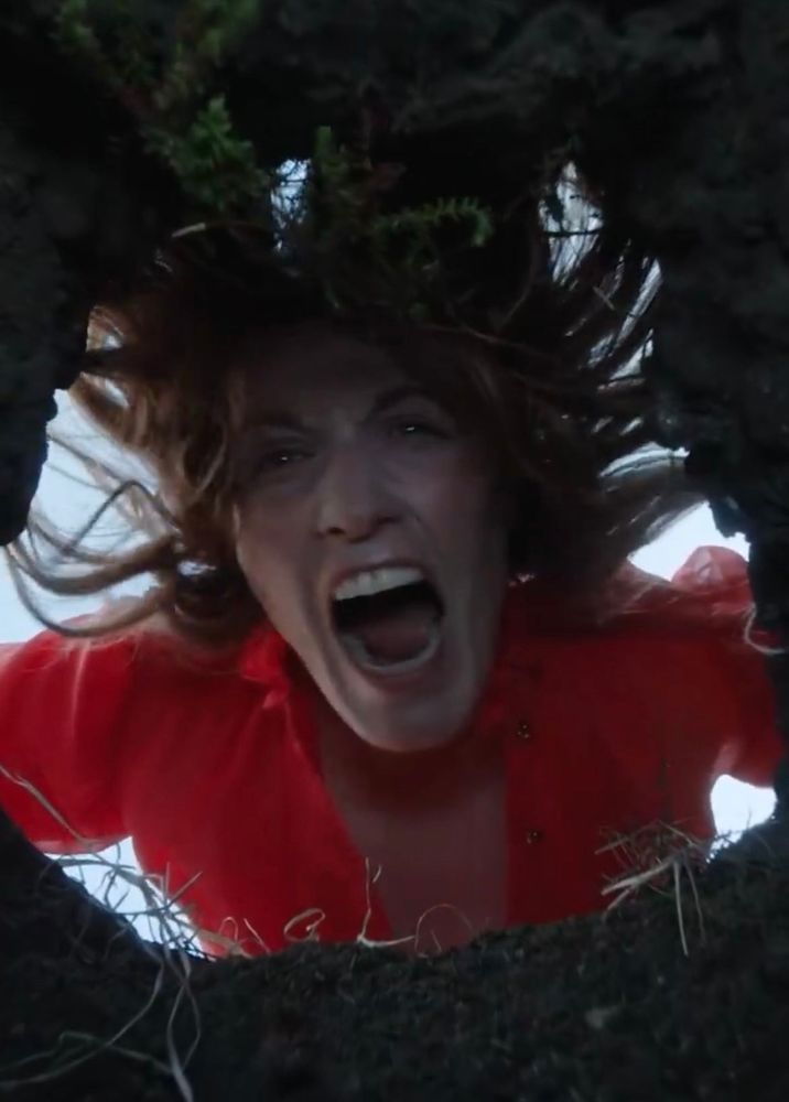 Florence Welch stunning screaming into a hole