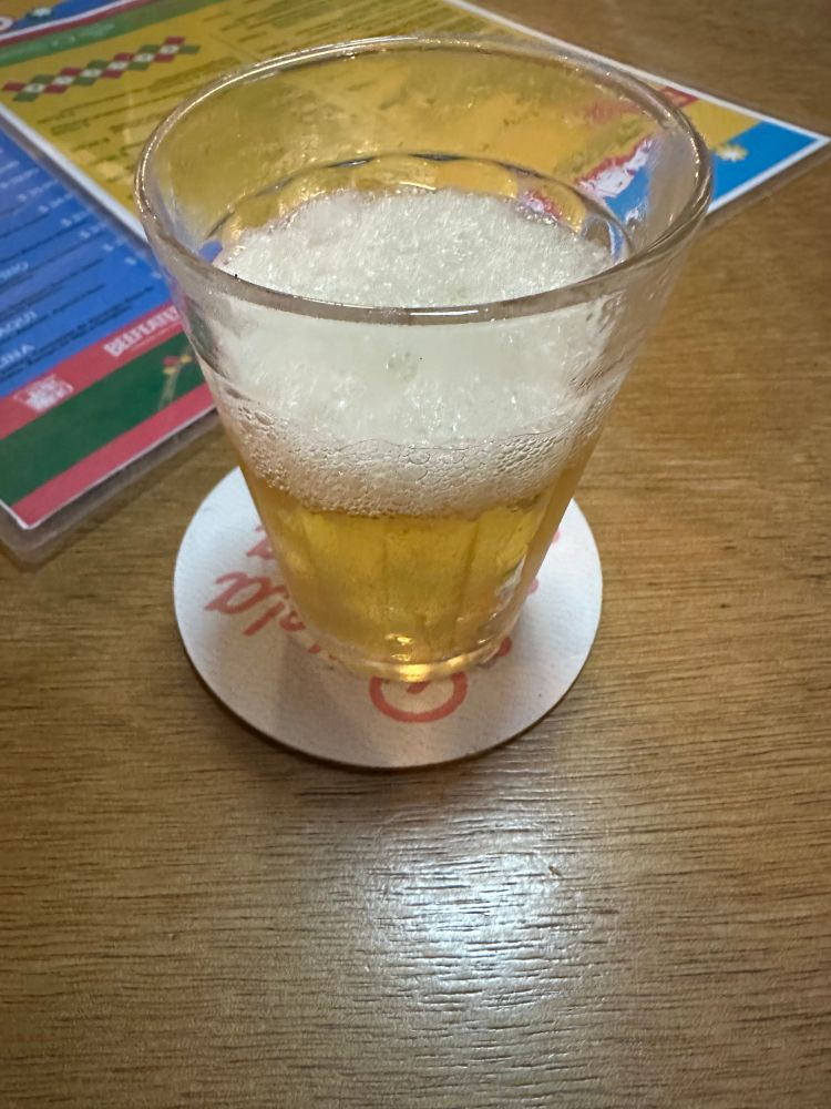 Foto de um copo de cerveja 