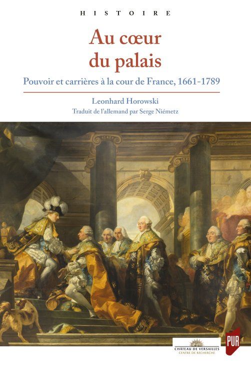 Description générale :
Il s'agit de la couverture d'un livre de la collection "Histoire". Le titre est écrit en lettres rouges au centre de la page :
« Au cœur du palais »
Sous-titre en bleu : « Pouvoir et carrières à la cour de France, 1661-1789 »
Auteur : Leonhard Horowski
Mention en-dessous : « Traduit de l’allemand par Serge Niémetz »

En bas de l'image, on voit une peinture représentant une scène de cour royale à Versailles. Plusieurs hommes vêtus de riches habits de cérémonie ornés de dorures et de perruques blanches sont rassemblés dans une salle majestueuse avec des colonnes et une grande voûte. L’un des personnages, agenouillé, semble recevoir une distinction d’un homme debout en habit royal. À gauche, un chien accompagne la scène. L’ambiance est solennelle et théâtrale, typique de la représentation du pouvoir monarchique à l’époque moderne.

Logos en bas :

Le Château de Versailles - Centre de recherche

Les Presses Universitaires de Rennes (PUR)