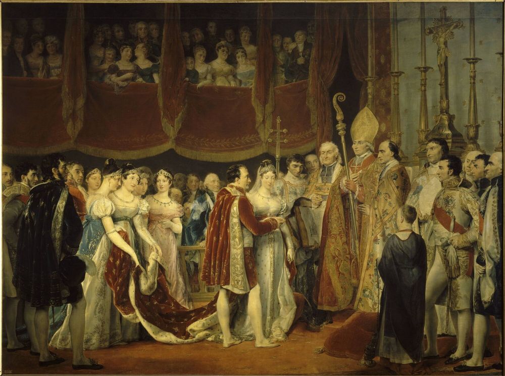 Le tableau représente une scène fastueuse et solennelle de mariage impérial, au sein d’un décor d’église richement orné. Au centre de la composition, Napoléon Ier, empereur des Français, est vêtu d’un costume d’apparat rouge et or, avec une cape longue bordée d’hermine. Il tient la main de sa nouvelle épouse, Marie-Louise d’Autriche, vêtue d’une robe blanche brodée de fils d’or, parée d’un diadème scintillant. Elle baisse légèrement les yeux, dans une posture de retenue.

Derrière eux, se dresse un autel monumental, dominé par un grand crucifix doré et des chandeliers d’apparat. À droite, le clergé officie : un évêque coiffé d’une mitre dorée, tenant une crosse, semble prononcer la bénédiction. Autour de lui, plusieurs prêtres et diacres en habits liturgiques chamarrés observent la scène avec gravité.

Sur la gauche, des dames de la cour aux robes pastel portent de longues traînes et assistent à la cérémonie. L’une d’elles, vêtue de bleu, soulève la traîne de la mariée. Leurs coiffures sont relevées en chignons sophistiqués, et elles portent des tiares, des gants et des colliers, dans le goût de l’Empire.

À l’arrière-plan, derrière une balustrade et des rideaux pourpres à franges dorées, des dizaines de spectateurs remplissent les tribunes : hommes et femmes en habits de cour, visages tournés vers le couple impérial. Certains sont debout, d'autres assis, formant une foule compacte mais hiérarchisée.

La lumière dorée de la scène met en valeur les textures des tissus, les broderies, les métaux précieux, et confère un aspect solennel et sacré à l’événement. L’atmosphère générale est celle d’une grande pompe officielle, organisée pour affirmer la légitimité dynastique de Napoléon à travers une union prestigieuse avec la maison d’Autriche.