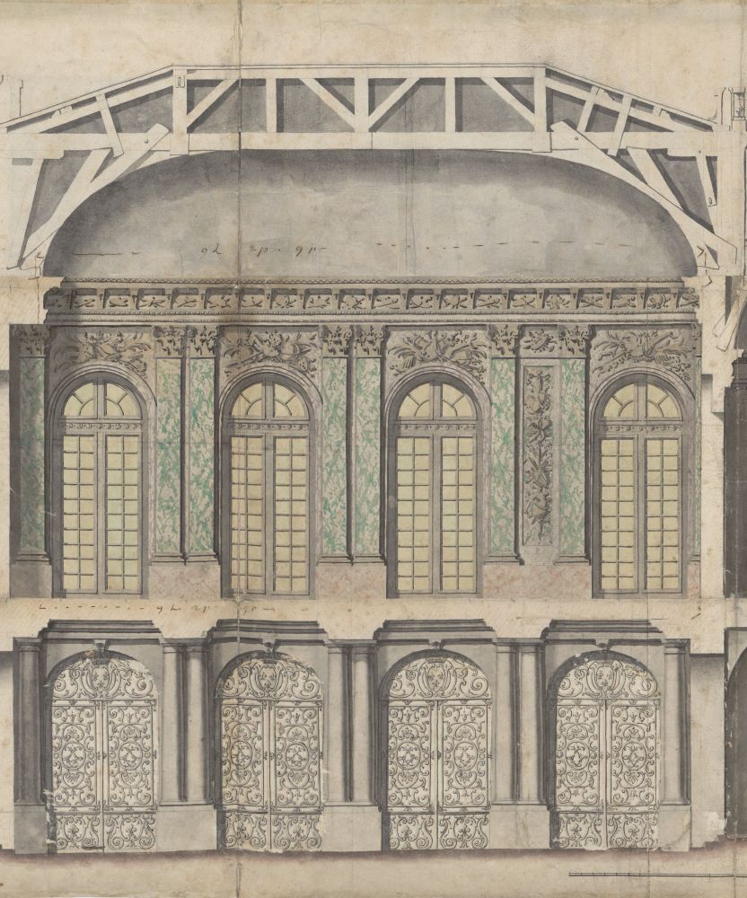 Coupe sur les deux étages avec en élévation le salon d'Hercule (fenêtres donnant sur la cour haute de la Chapelle). Détail du décor ; projet de quatre grilles dans le passage sous le salon d'Hercule ; les marbres dessinés ici ne seront finalement pas retenus.