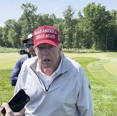 Donni J dementia of the trump crime family looking like he’s got late stage dementia on the golf course.

Blank stare into the camera… BELA! I need a covofnee!