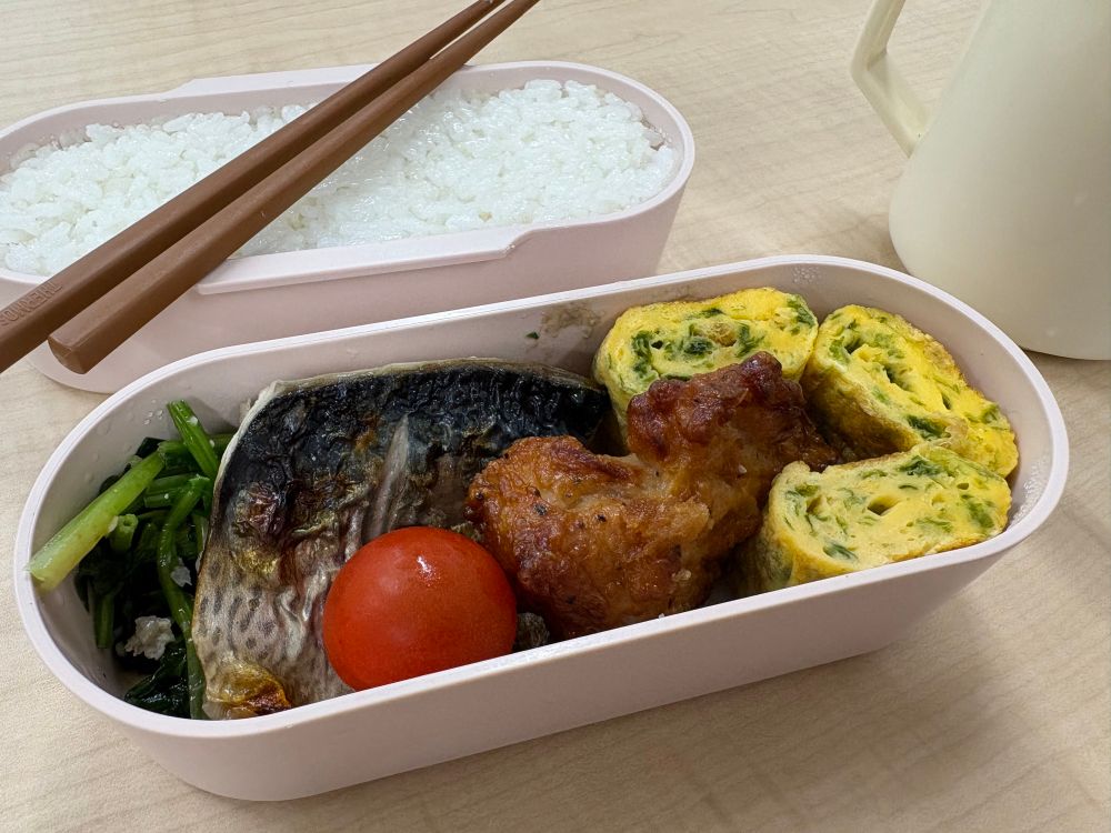 鯖
唐揚げ
アオサと干し海老の卵焼き
ほうれん草ソテー
プチトマト