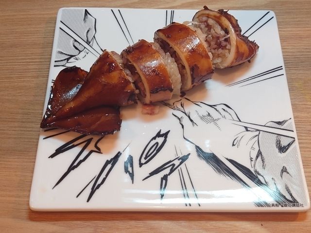 K2の皿にのったいかめし(4等分に輪切りされている)