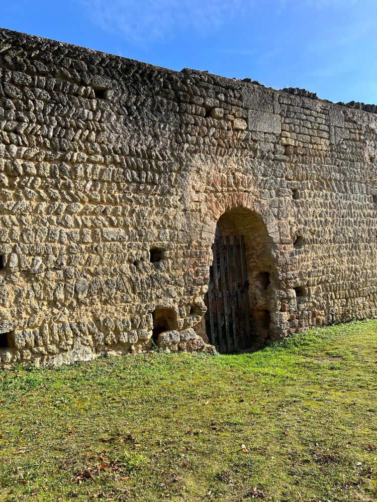 Entrée d’un donjon carolingien