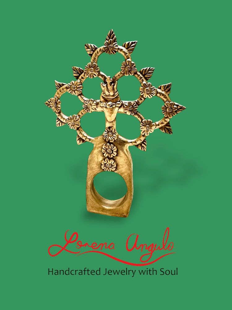 Inspired by the wonderful folk art of Mexico, I created this Tree of life ring made out of bronze.
