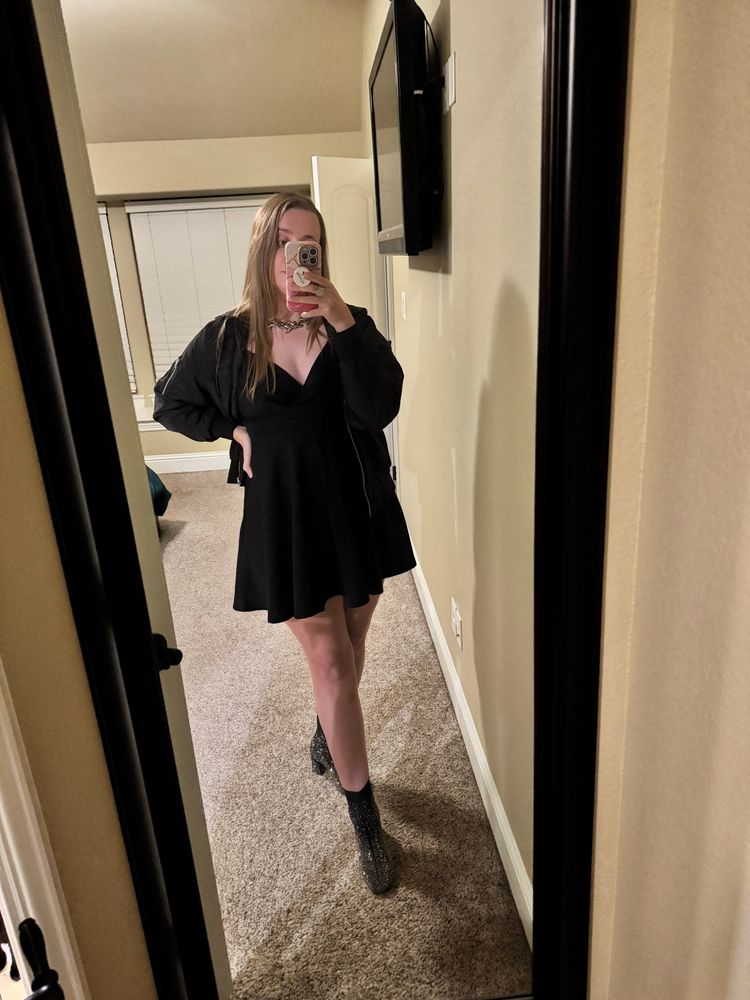 Alanis in all black with sparkly black heels 