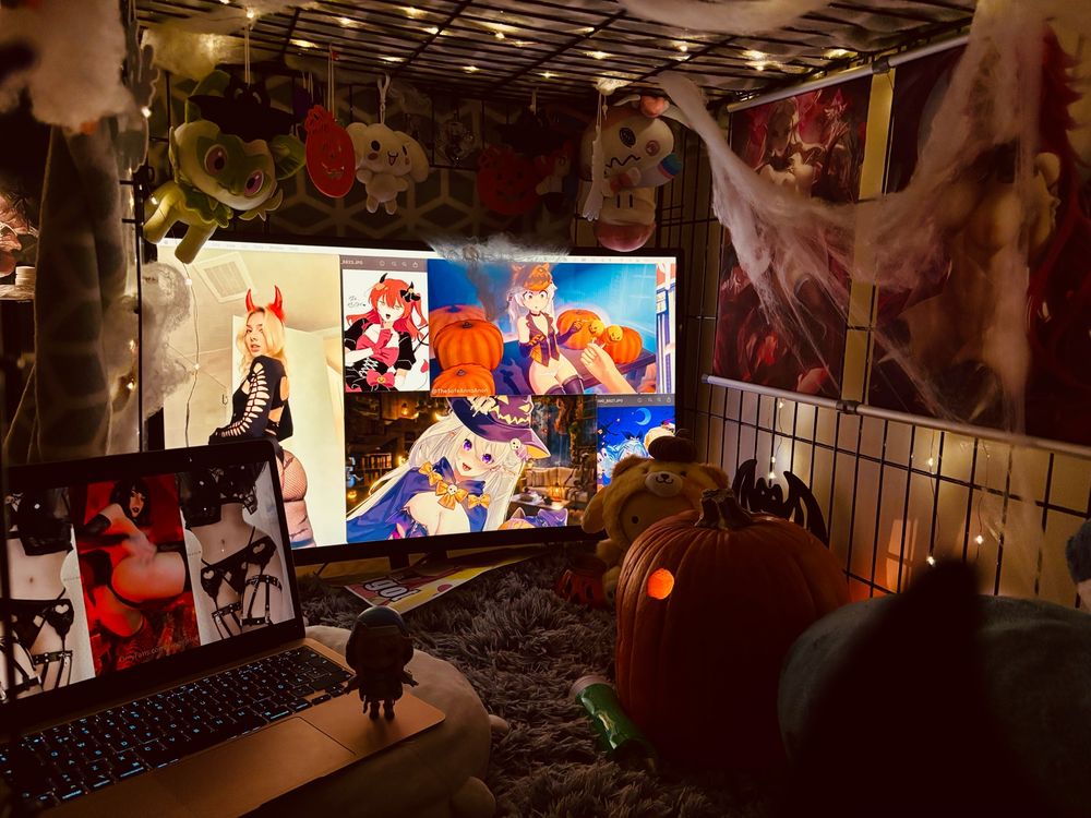 Halloween doecorated goon cage
